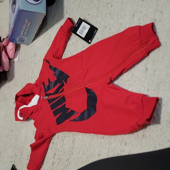Cute 1 piece with hoodie - Picture 1 of 3